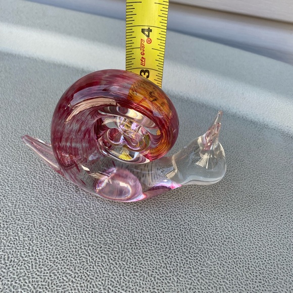 Wedgwood Art Glass Snail Paperweight. England. Pink Swirl. Marked on Bottom - Picture 5 of 7
